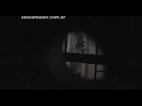 ❤️ Блондинку тайно снимает на видео соседский вуайерист, спрятанный за полыми кирпичами ❤️❌ Порнушка на makesexnotwar.ru ❌